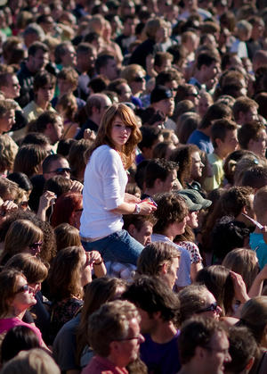 Parkpop 2008 - The girl in the crowd